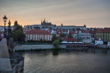 Prag Kalesi ve Charles Köprüsü akşam, Prag, Çek R