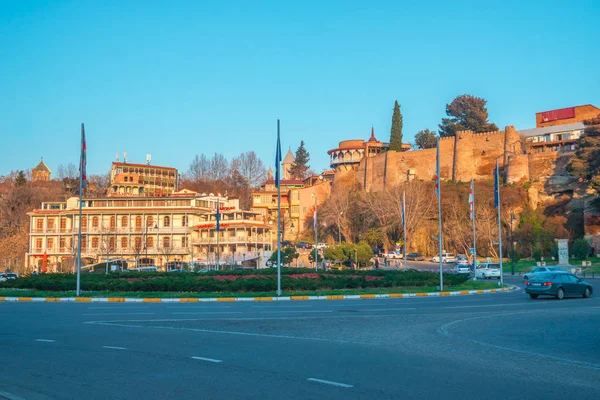 Tbilisi, Georgia - 14.01.2019: Pemandangan di balkon dan teras Qu — Stok Foto