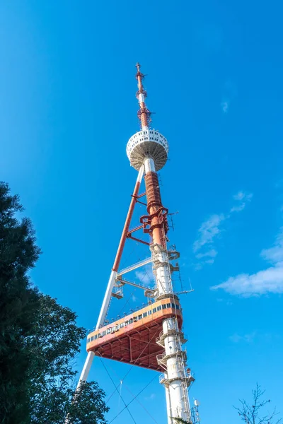 Torre de Tbilisi TV en el Monte Mtatsminda - Georgia . — Foto de Stock