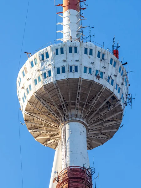 Tbilisi TV tower on Mount Mtatsminda - Geórgia . — Fotografia de Stock