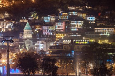 Old District Abanotubani 'nin gece manzarası. Tiflis, Gürcistan. 