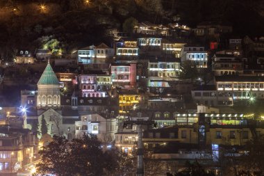Old District Abanotubani 'nin gece manzarası. Tiflis, Gürcistan. 