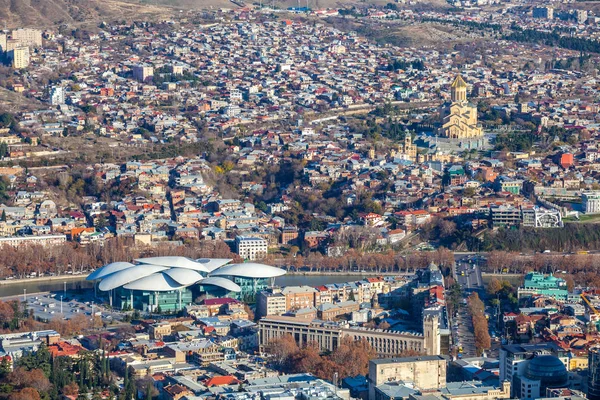 Una vista real de la ciudad de Tiflis. Hermoso lugar para viajar . —  Fotos de Stock