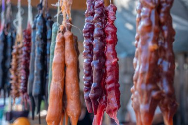 Semt pazarı, cevizli sucuk. Cevizli sucuk Gürcü Ulusal 