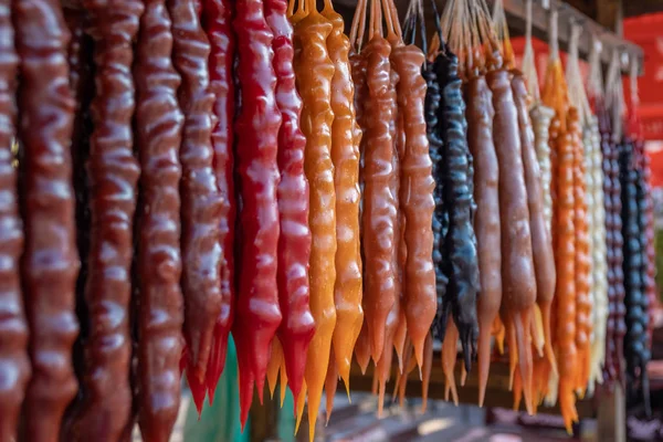 Churchkhela en el mercado callejero. Churchkhela nacional georgiano — Foto de Stock