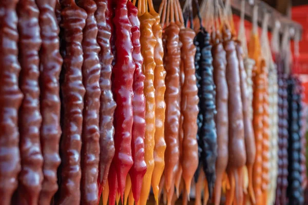 Churchkhela en el mercado callejero. Churchkhela nacional georgiano —  Fotos de Stock