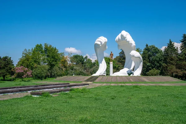 Поти, Грузия - 27.07.2019: Памятник жертвам войны — стоковое фото