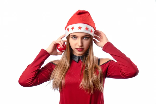 Bella ragazza in posa sullo sfondo bianco in rosso Capodanno ou — Foto Stock