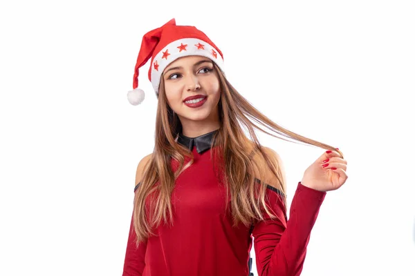 Bella ragazza in posa sullo sfondo bianco in rosso Capodanno ou — Foto Stock