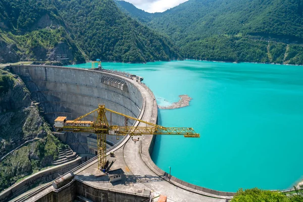 Amplia vista de la central hidroeléctrica Enguri HES . — Foto de Stock