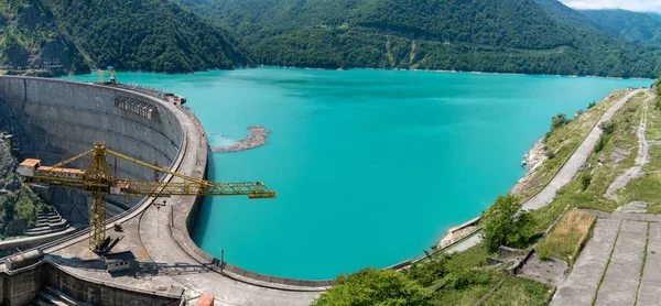 Amplia vista de la central hidroeléctrica Enguri HES . — Foto de Stock