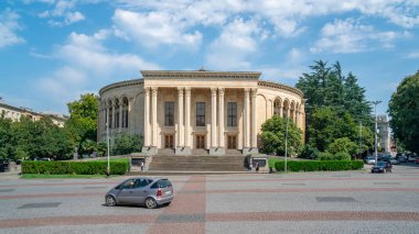 Kutaisi, Gürcistan - 21.08.2019: T'de Meskhishvili Tiyatrosu'na Bakış