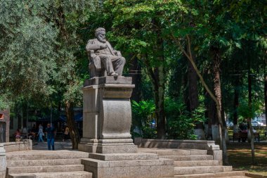 Kutaisi, Gürcistan - 21.08.2019: Ünlü Gürcü şair Ak Heykeli