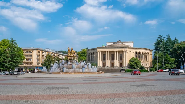 Kutaisi, Georgia - 21.08.2019: Veduta del Teatro Meskhishvili a t — Foto Stock