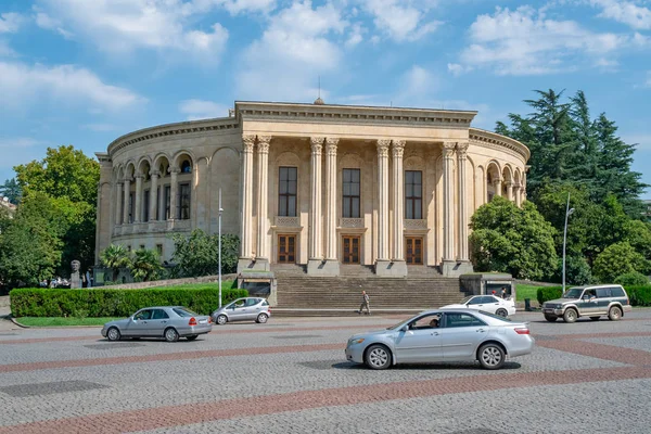 Kutaisi, Georgia - 21.08.2019: Vista al Teatro Meskhishvili en t — Foto de Stock