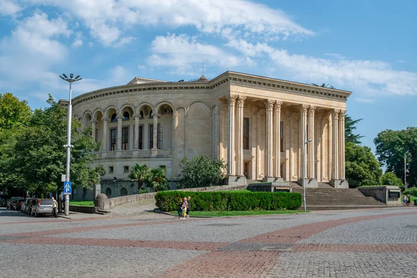 Kutaisi, Georgia - 21.08.2019: Veduta del Teatro Meskhishvili a t — Foto Stock
