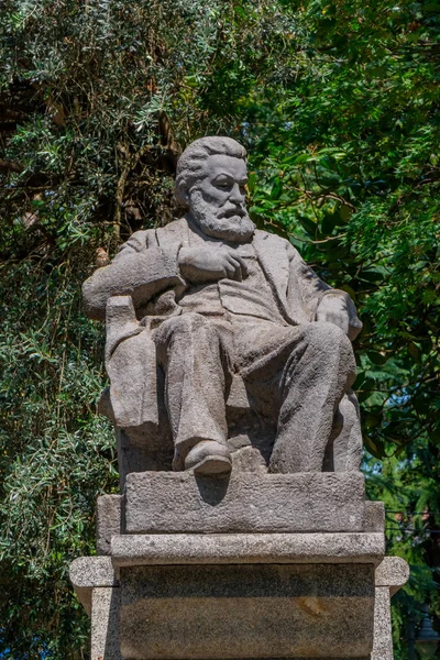 Kutaisi, Georgia - 21.08.2019: Statue of famous Georgian poet Ak — Stock Photo, Image