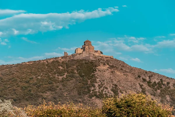 Pohled na klášter Džvari nedaleko Mtskhety. Světové dědictví UNESCO v — Stock fotografie