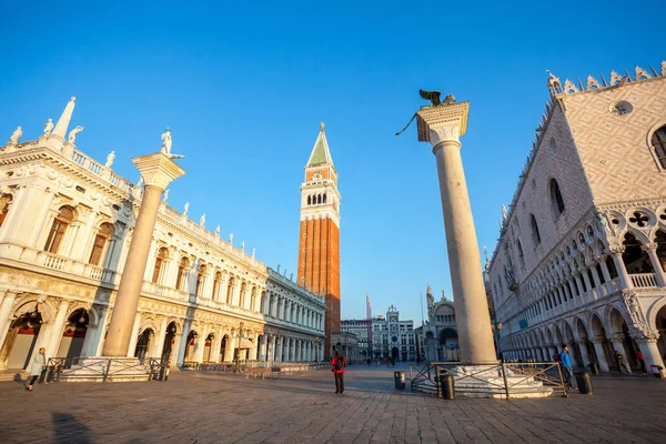 Venedik, İtalya - 13.03.2019: Çan kulesi en çok tanınan kulelerden biri