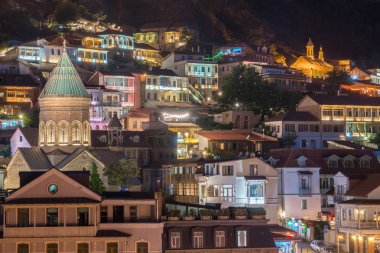 Old District Abanotubani 'nin gece manzarası. Tiflis, Gürcistan.