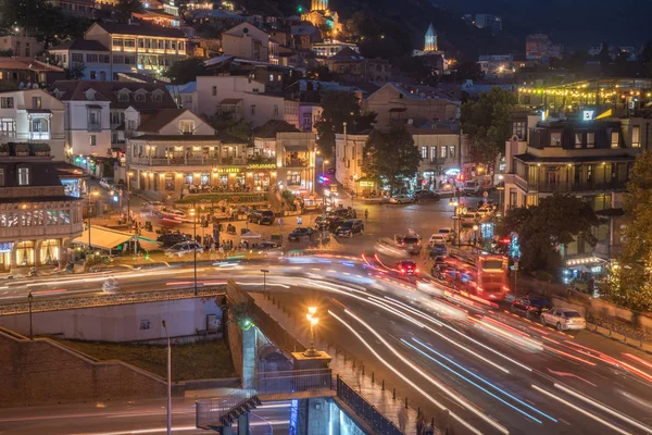 Tiflis, Gürcistan - 30.08.2018: Metekhi b'nin güzel gece manzarası
