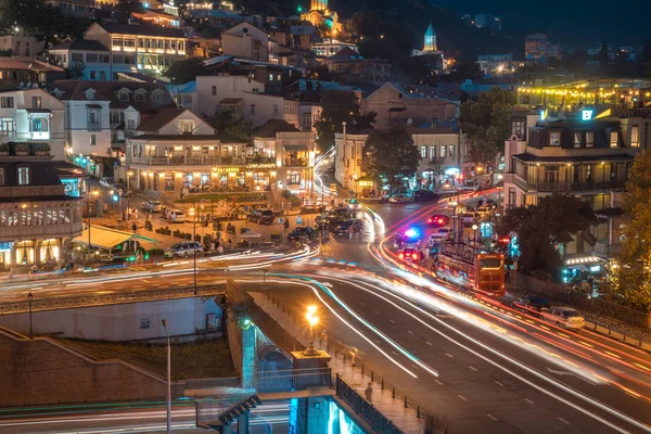 Tiflis, Gürcistan - 30.08.2018: Metekhi b'nin güzel gece manzarası