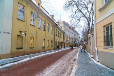 Vilnius, Lietuva - 05.01.2019: Vilnius'un eski sokakları. Yeni Y