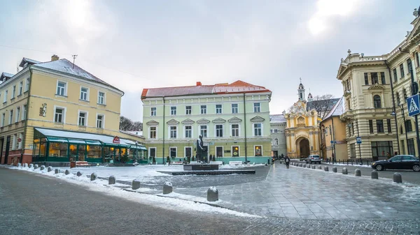 Vilnius, Lietuva - 05.01.2019: The old streets of Vilnius. New Y — Stock Photo, Image