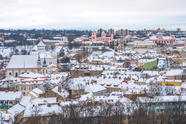 Реальный вид на старый город Вильнюс, Лиетува зимой . — стоковое фото