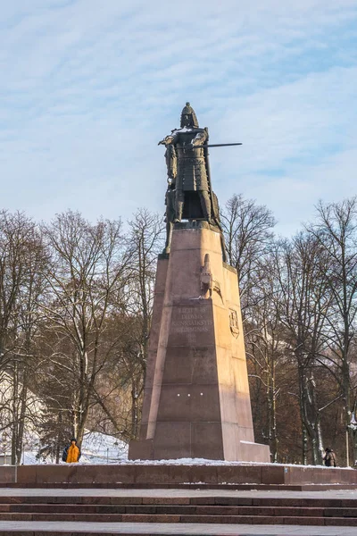 Vilnius, Lietuva - 04.01.2019: Gediminas statue at the Cathedral — Stock Photo, Image