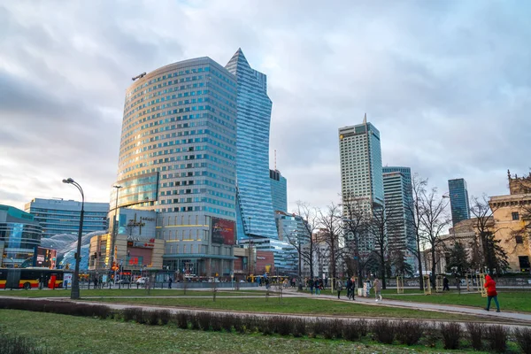 Varsovie, Pologne 03.01.2019 : Varsovie ville avec gratte-ciel moderne . — Photo