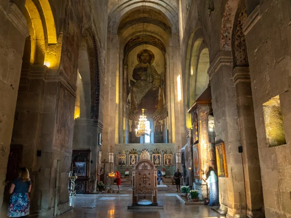 Mtskheta, Geórgia - 01.08.2019: Interior de Svetitskhoveli Cathe — Fotografia de Stock