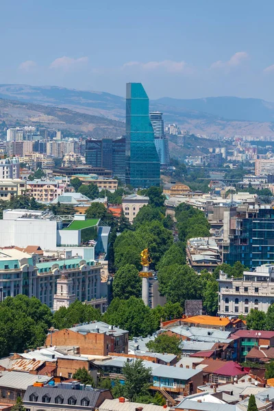 Una vista real de la ciudad de Tiflis. Hermoso lugar para viajar . —  Fotos de Stock