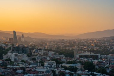 Akşam Tiflis Şehrinin gerçek manzarası. Tr'ye Güzel Bir Yer
