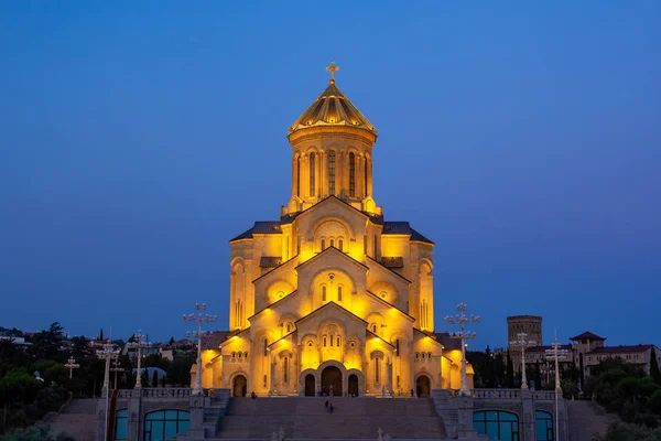 Свято-Троїцький собор у Тбілісі (самба) увечері- — стокове фото