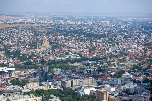 Una vista real de la ciudad de Tiflis. Hermoso lugar para viajar . —  Fotos de Stock
