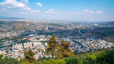 Tiflis Şehrinin gerçek görünümü. Seyahat etmek için güzel bir yer.