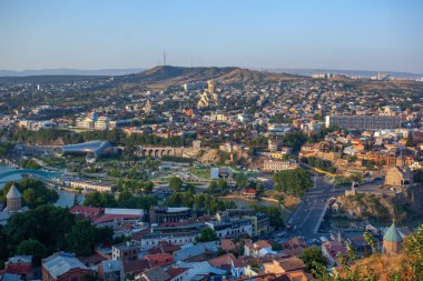 Tiflis Şehrinin gerçek görünümü. Seyahat etmek için güzel bir yer.