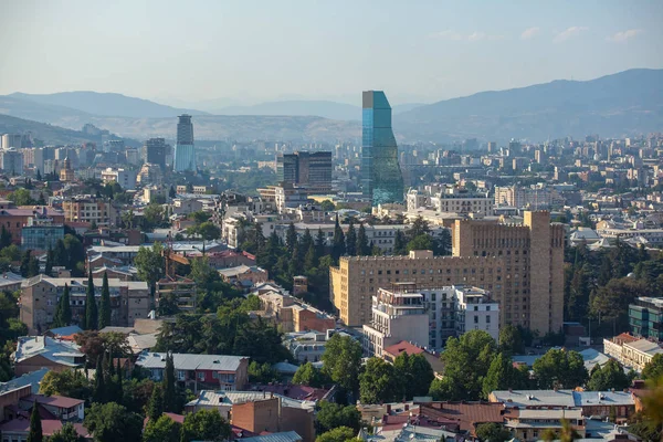 Gesamtansicht der Stadt Tiflis. schöner Ort zum Reisen. — Stockfoto