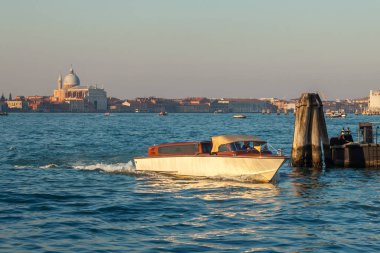 Ve Giudecca adasında Santissimo Redentore kilisenin görünümü