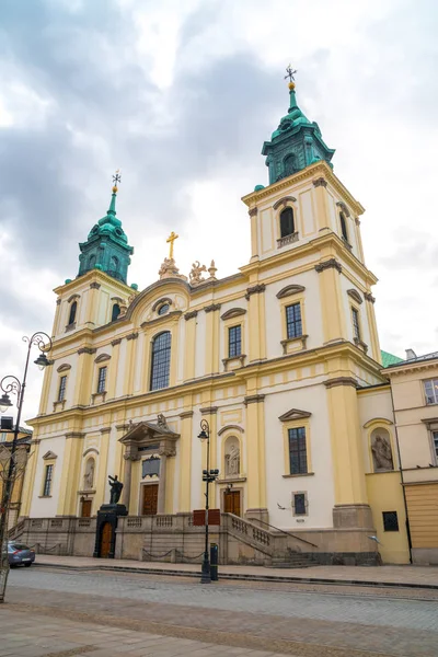 Церковь Святого Креста (Kosciol Swietego Krzyza), Варшава, Польша. Rel — стоковое фото