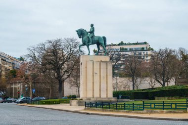 Paris, Fransa - 15.01.2019: Mareşal Ferdina'nın binicilik heykeli