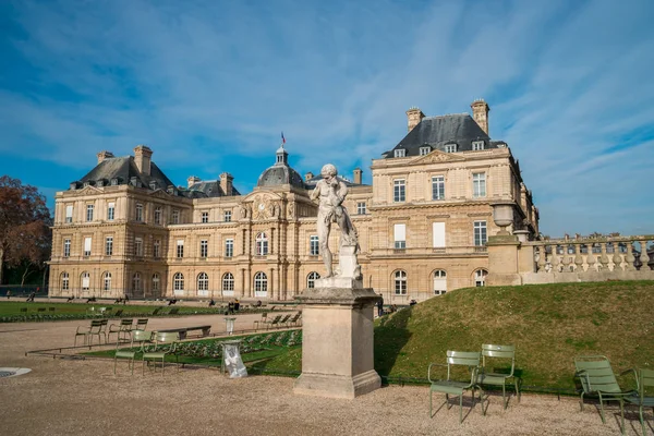 Paris, Franciaország-18.01.2019: Luxembourg Palace (Jardin du Luxem) — Stock Fotó