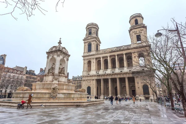 Paris, Franciaország-20.01.2019: Old Church Saint-Sulpice és a Fou — Stock Fotó