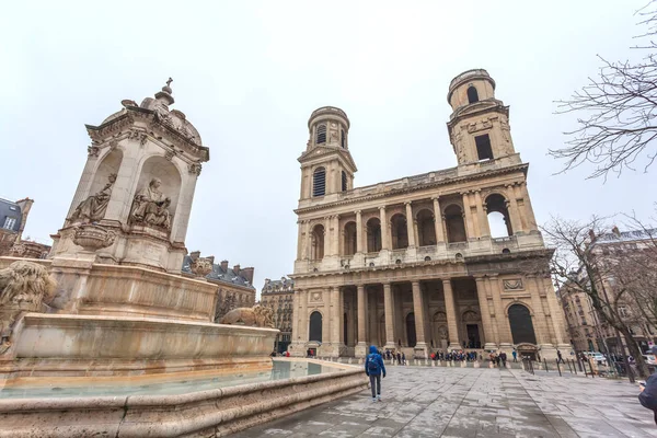 Paris, Frankrike-20.01.2019: gammal kyrka Saint-Sulpice och FoU — Stockfoto