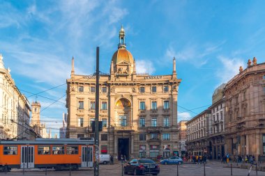 Milano, İtalya - 12.03.2019: Antik binaların olduğu sokak 