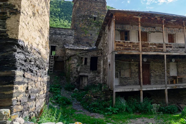 Traditionele oude Svan Towers in Ushguli Village, Svaneti, Cau — Stockfoto