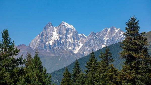 View of Mount Ushba. Ushba is one of the most notable peaks of t — Stock Photo, Image