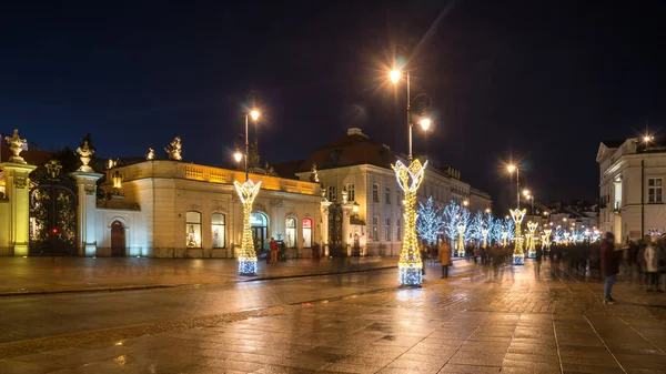 Warszawa, Polska-01.01.2019: nocne światła miejskie na starym mieście Warsa — Zdjęcie stockowe