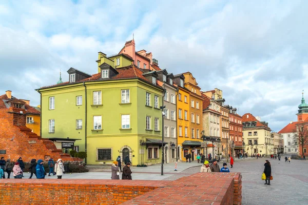 Varsovia, Polonia - 03.01.2019: Antiguas casas adosadas en el casco antiguo de W — Foto de Stock